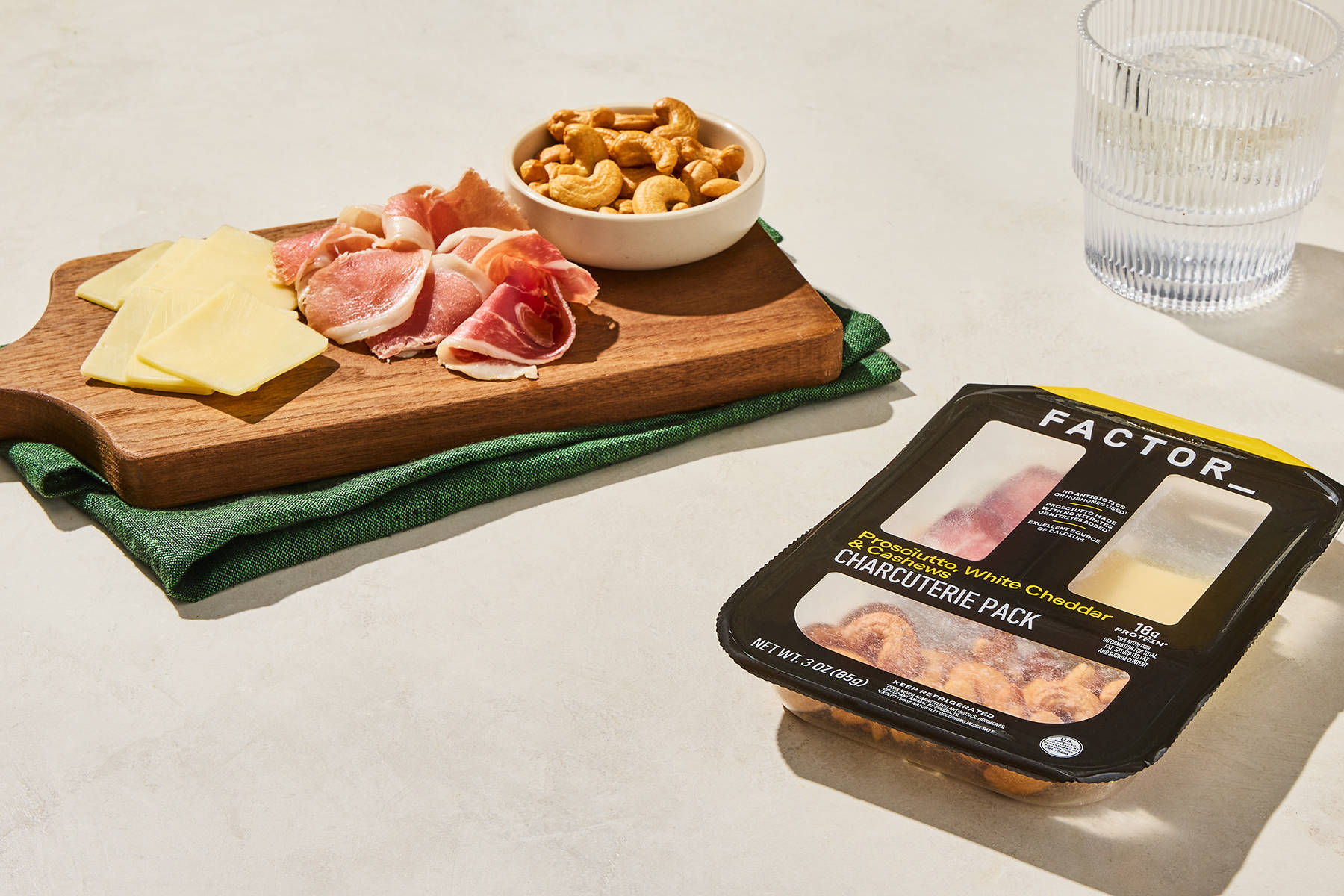 Prosciutto, White Cheddar & Cashew Charcuterie Pack