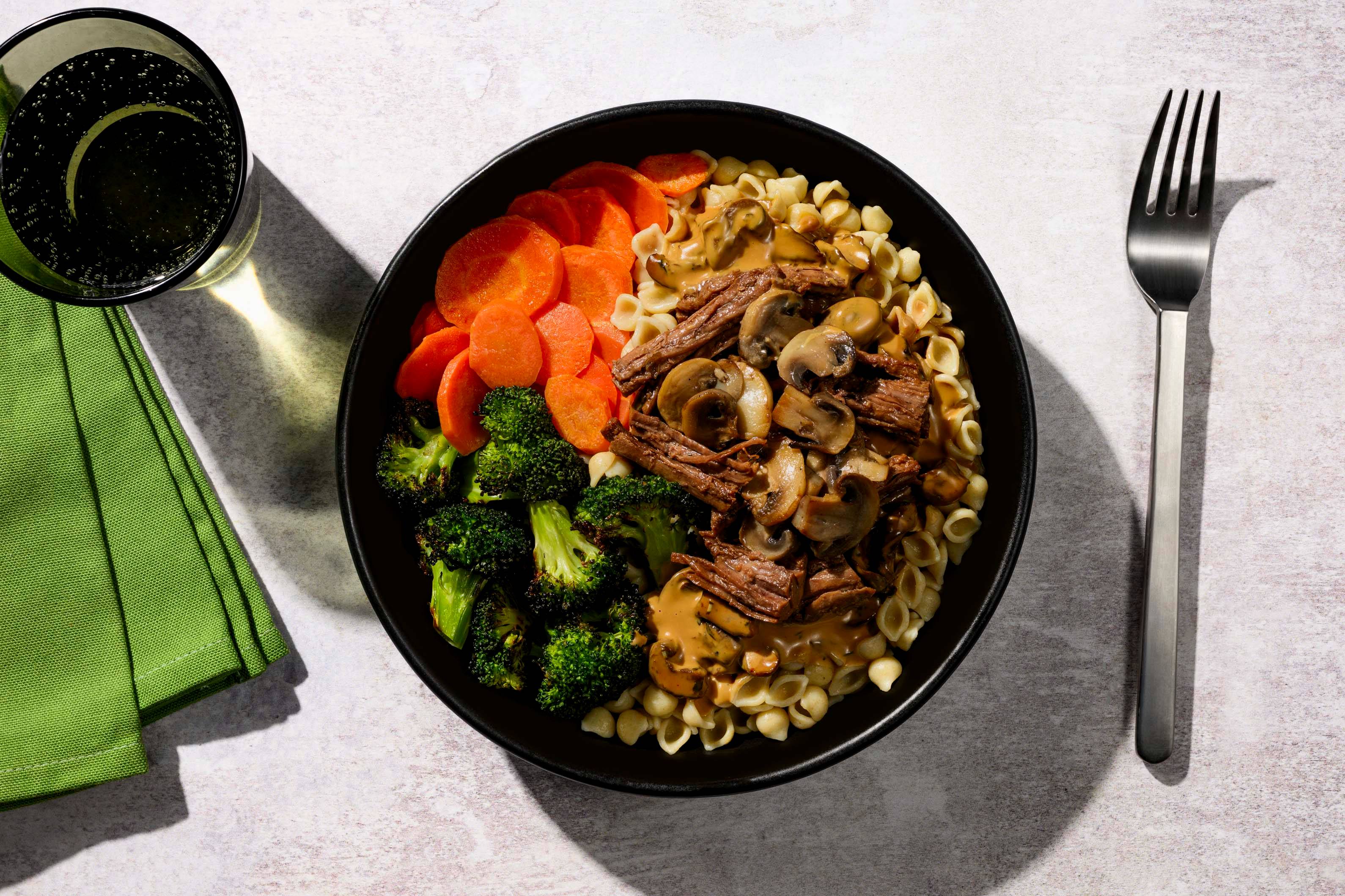 Pulled Beef mit Pilzrahm-Pasta