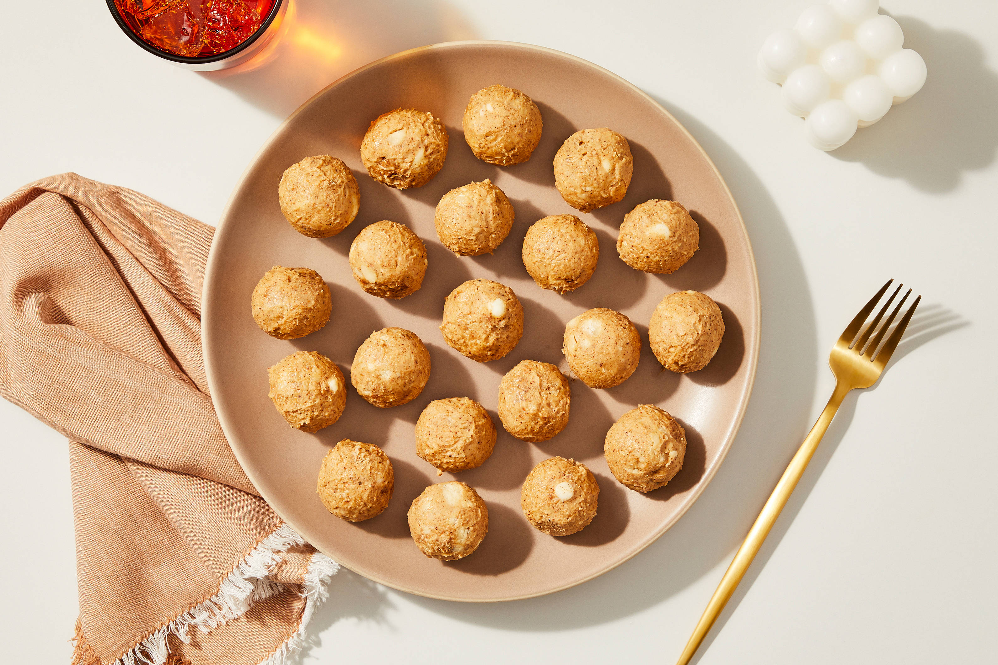 Keto Macaroons - White Chocolate Macadamia Nut