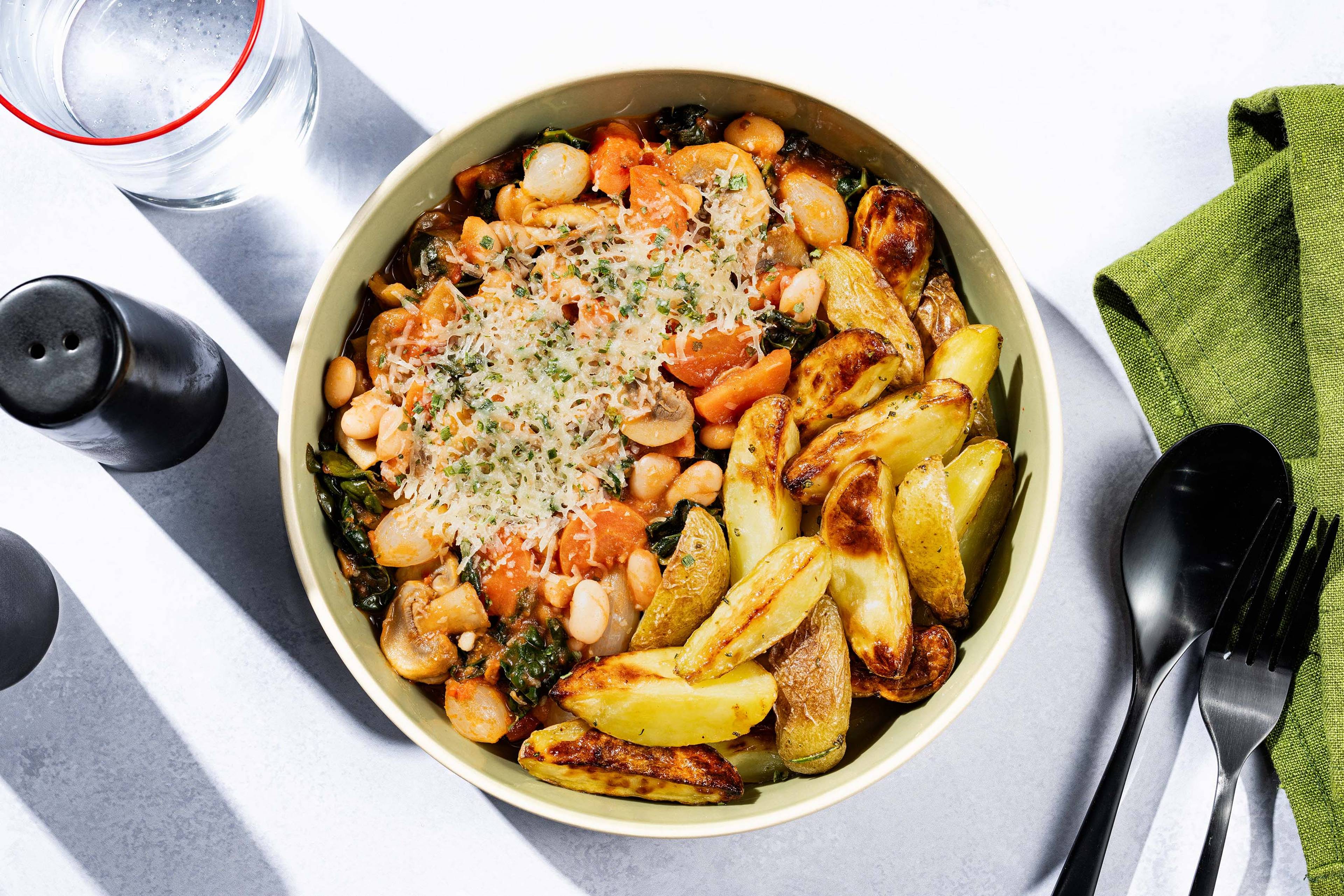 Vegetarische stoof met witte bonen