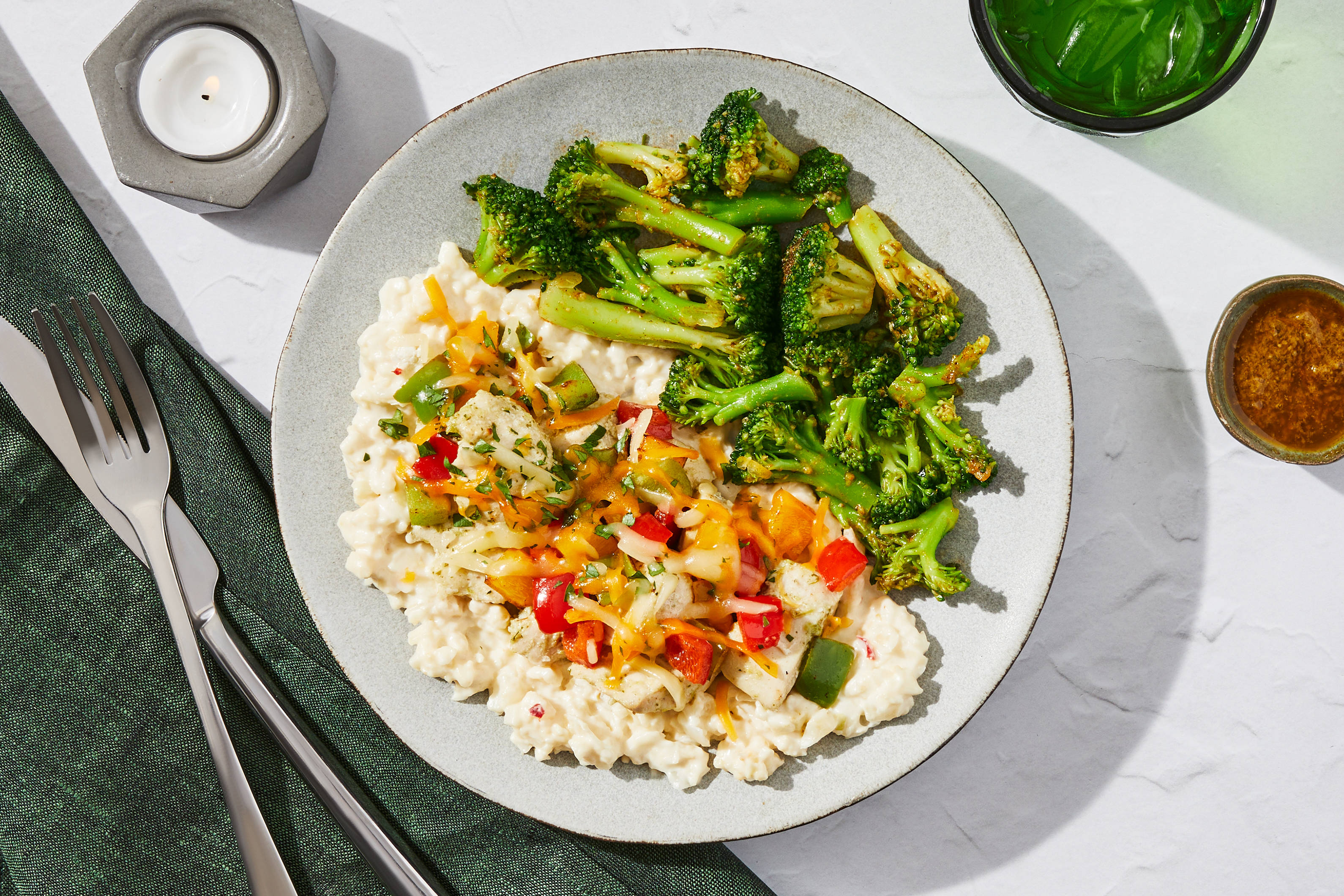 Southwest-Spiced Chicken & Pepper Jack Grits