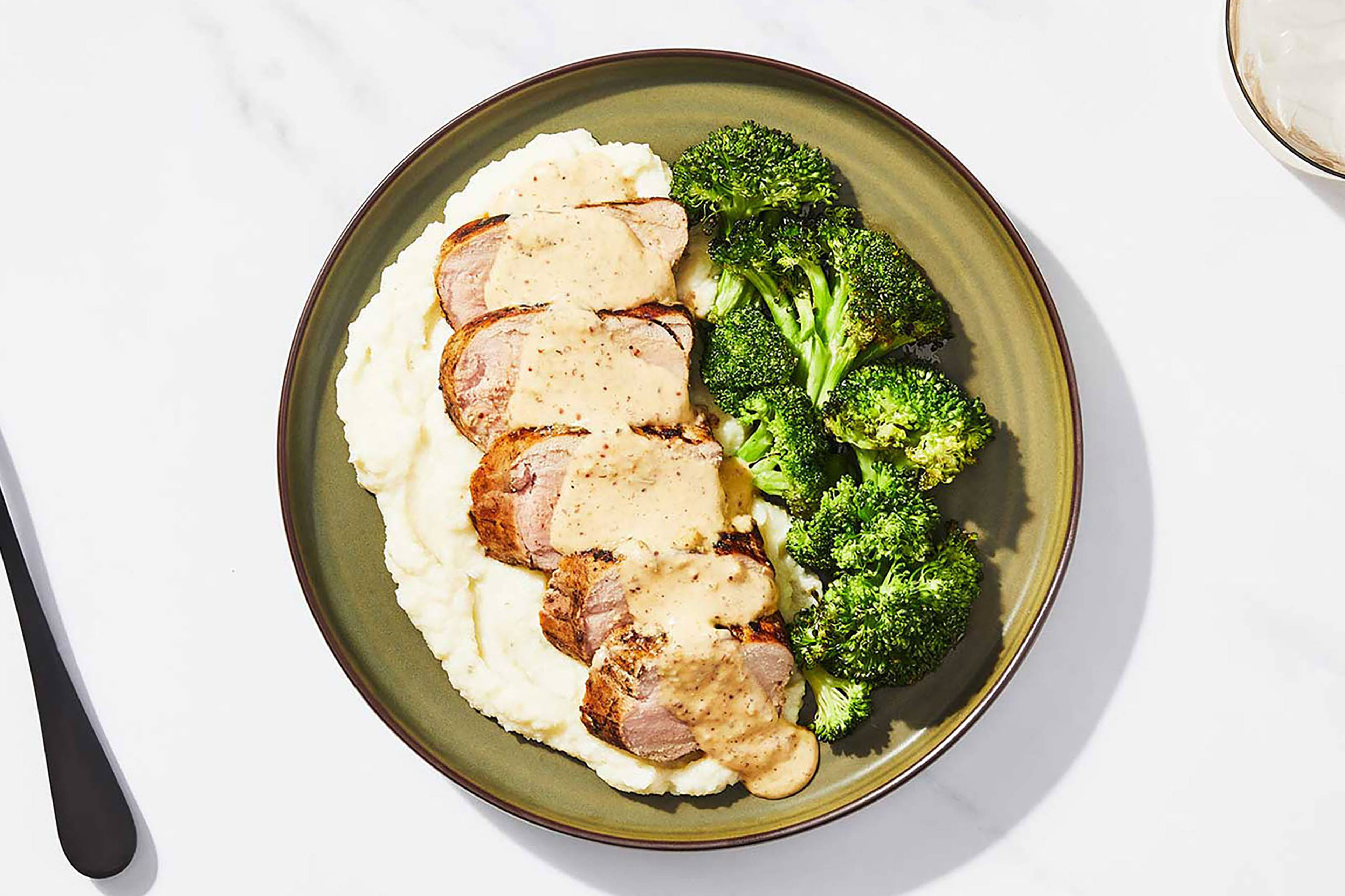 Pork tenderloin in creamy garlic-mustard sauce