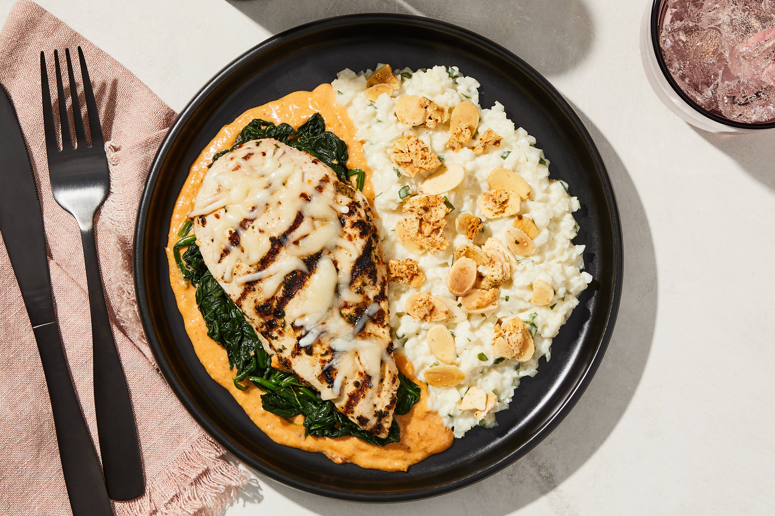 Poulet au Monterey Jack et aux épinards
