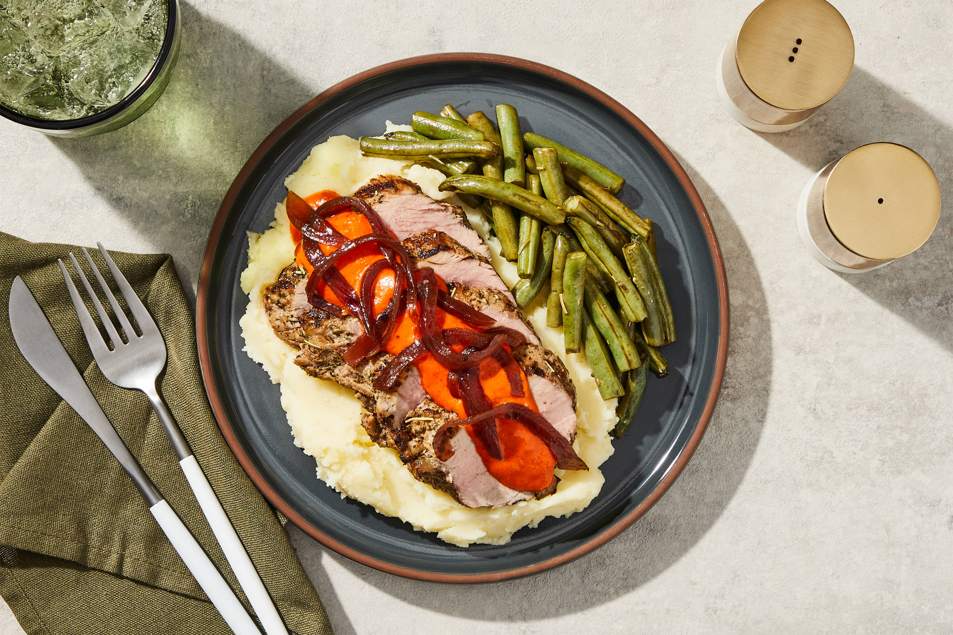 Filet de porc rôti aux poivrons rouges