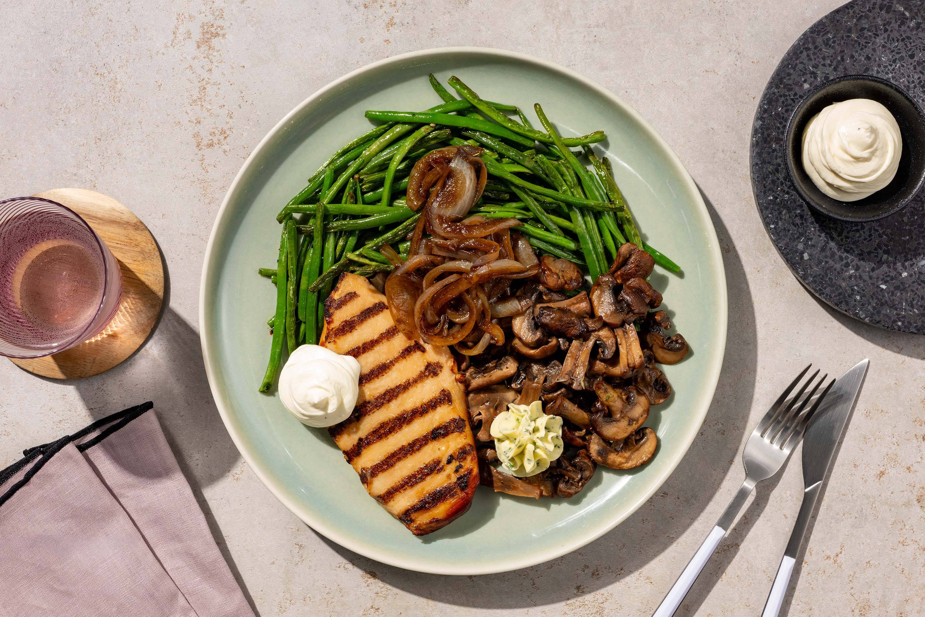 Hähnchen mit karamellisierten Zwiebeln & Emmentaler-Fondue 