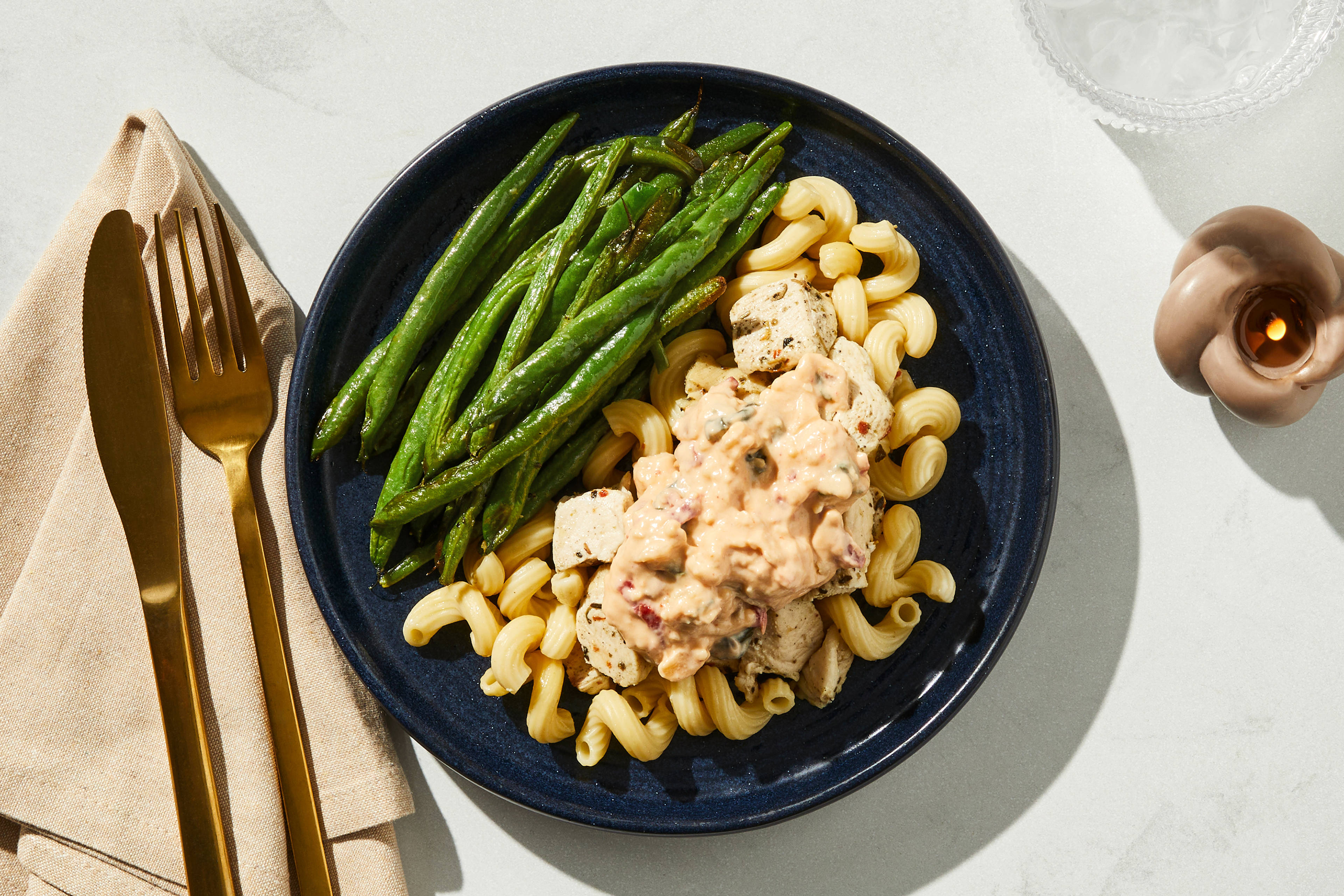 Cavatappis au poulet, au parmesan et aux tomates séchées